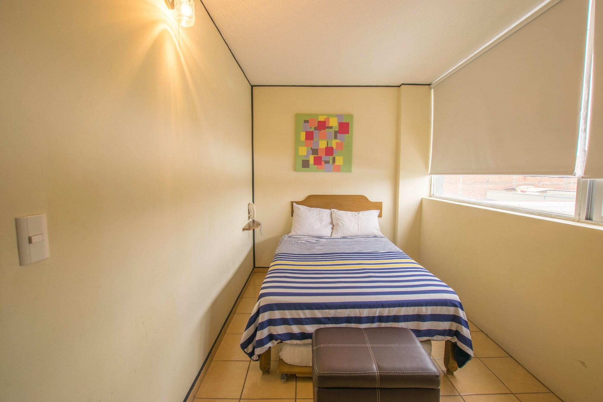 Hotel Mateos 1215 ليون المظهر الخارجي الصورة