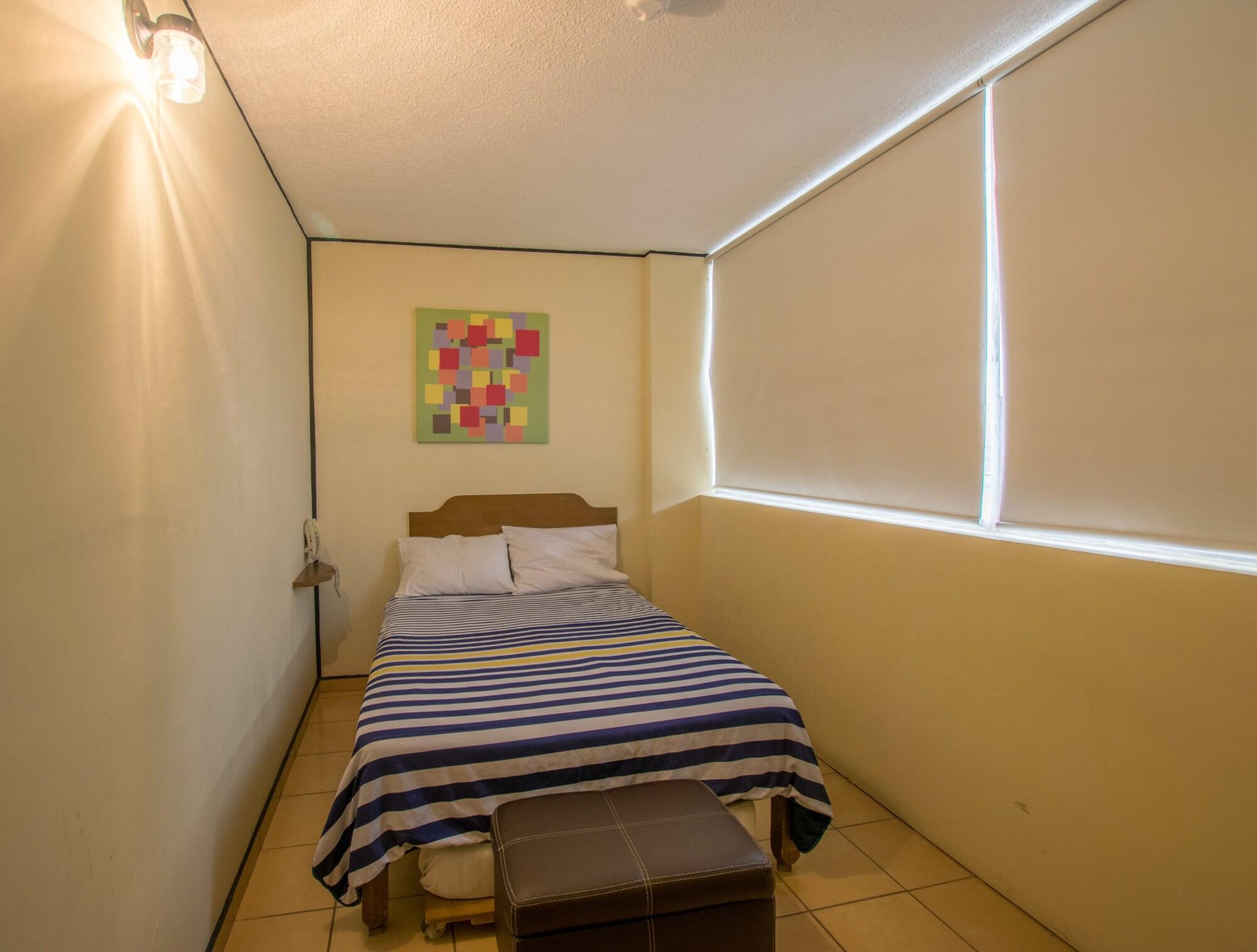 Hotel Mateos 1215 ليون المظهر الخارجي الصورة