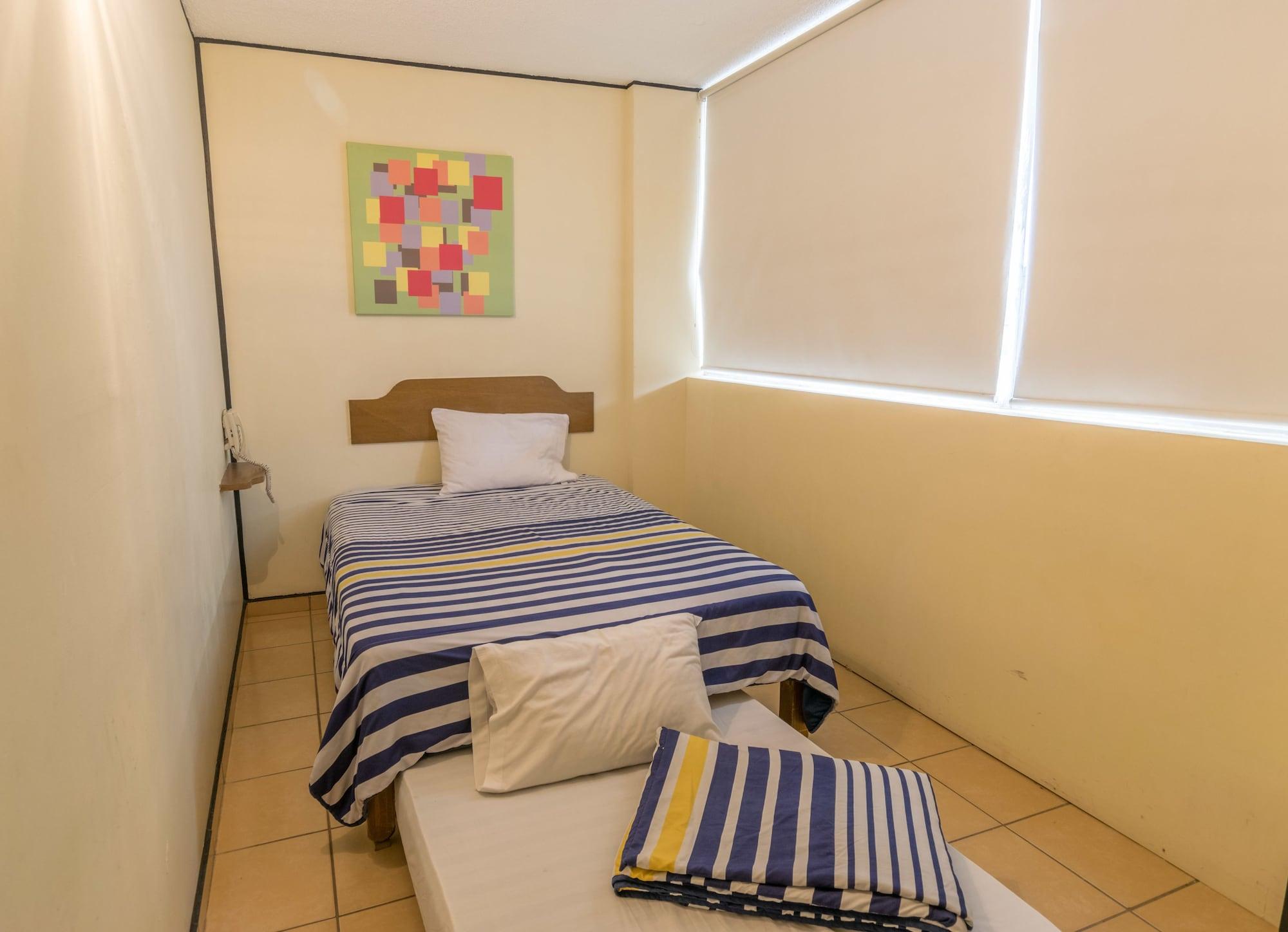 Hotel Mateos 1215 ليون المظهر الخارجي الصورة