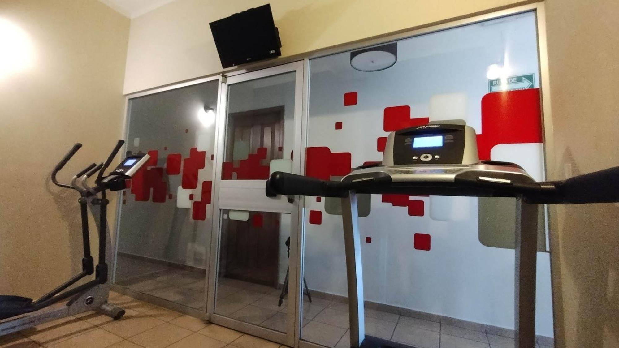 Hotel Mateos 1215 ليون المظهر الخارجي الصورة