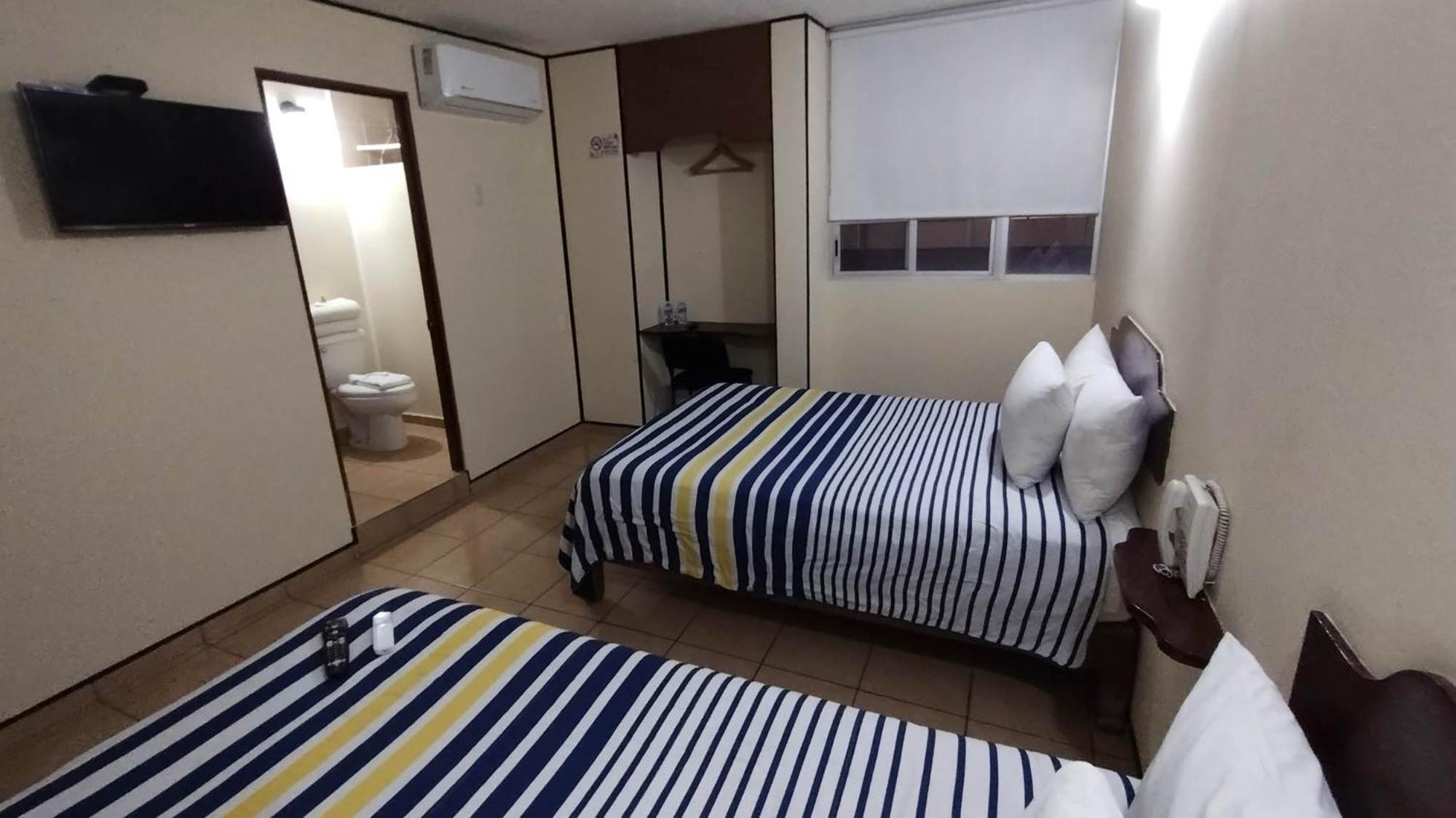 Hotel Mateos 1215 ليون المظهر الخارجي الصورة